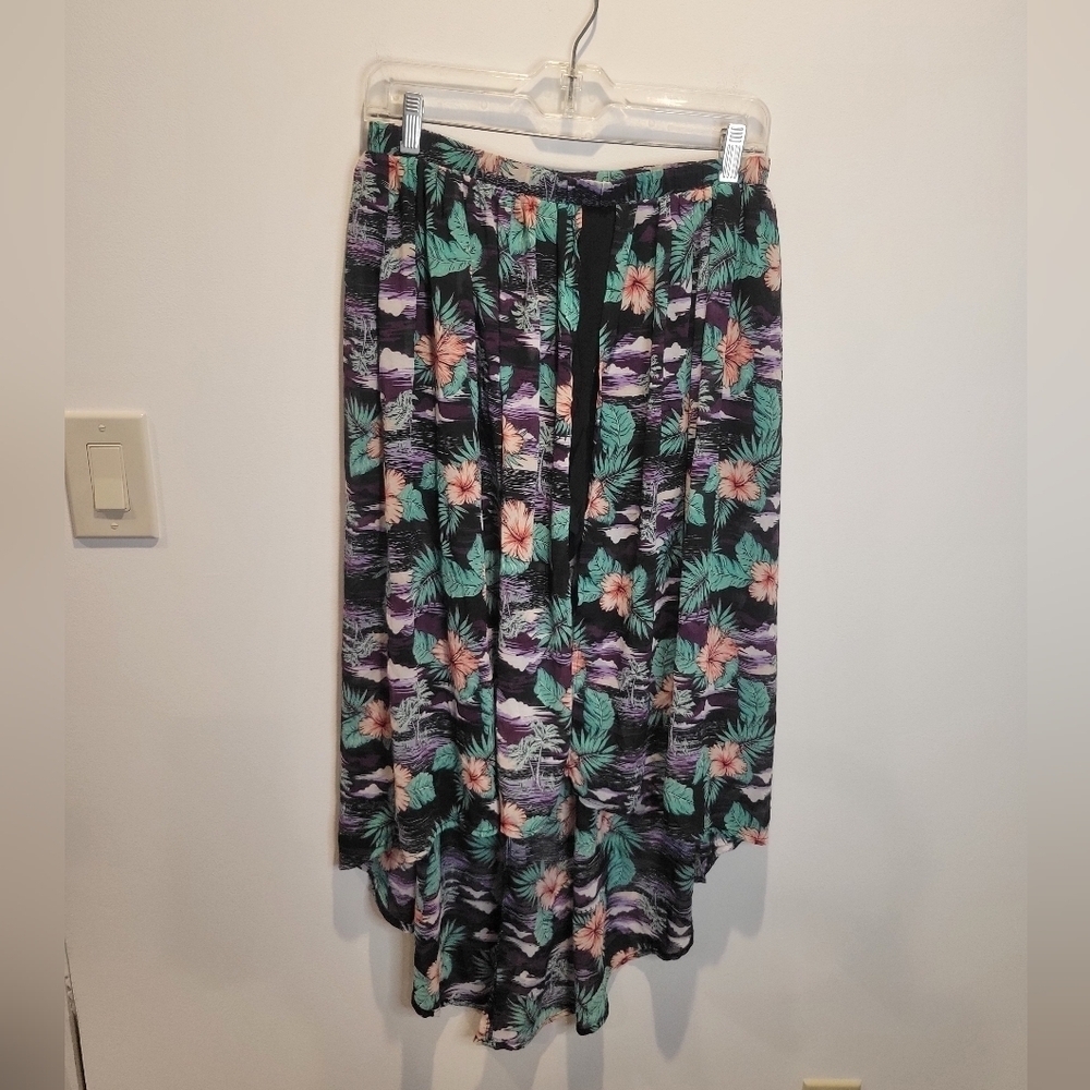 Hot topic size m tropical print skirt/shorts